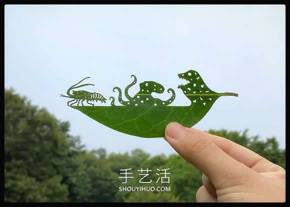 藝術(shù)家精心將復(fù)雜的場景雕刻在樹葉上 -  rpnrmr.com