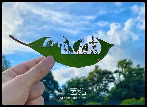 藝術(shù)家精心將復(fù)雜的場景雕刻在樹葉上 -  rpnrmr.com