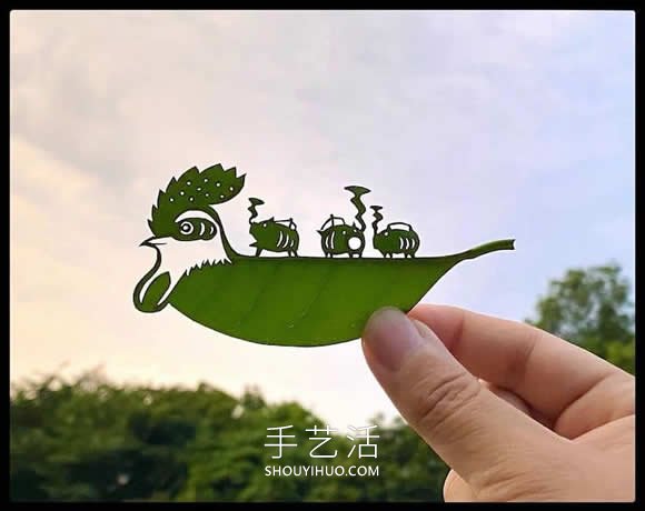 藝術(shù)家精心將復(fù)雜的場景雕刻在樹葉上 -  rpnrmr.com