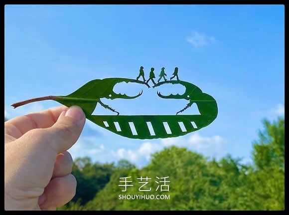 藝術(shù)家精心將復(fù)雜的場景雕刻在樹葉上 -  rpnrmr.com