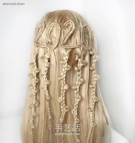 德國少女DIY驚人的發(fā)型，就像復(fù)雜的鉤針圖案 -  rpnrmr.com
