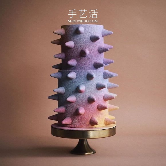 高聳的創(chuàng)意蛋糕，看起來像博物館的前衛(wèi)雕塑 -  rpnrmr.com