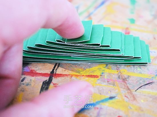 簡單卡紙圣誕樹的手工制作教程 -  rpnrmr.com