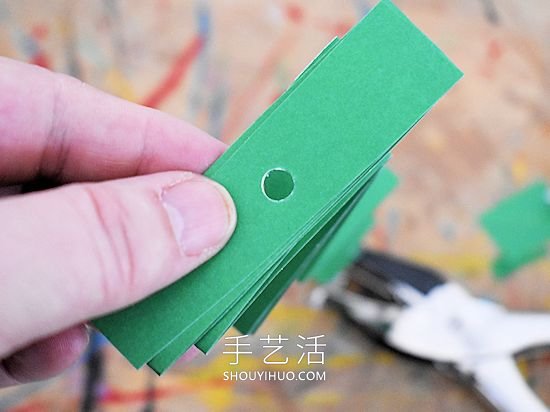 簡單卡紙圣誕樹的手工制作教程 -  rpnrmr.com